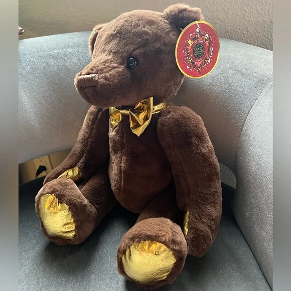 FAO Schwarz 14 inch Classic Baby Doll - Baby Avery - classic 14